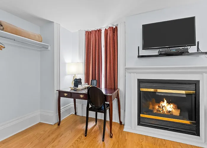 Manoir De La Tour - Par AneyroHotel Quebec